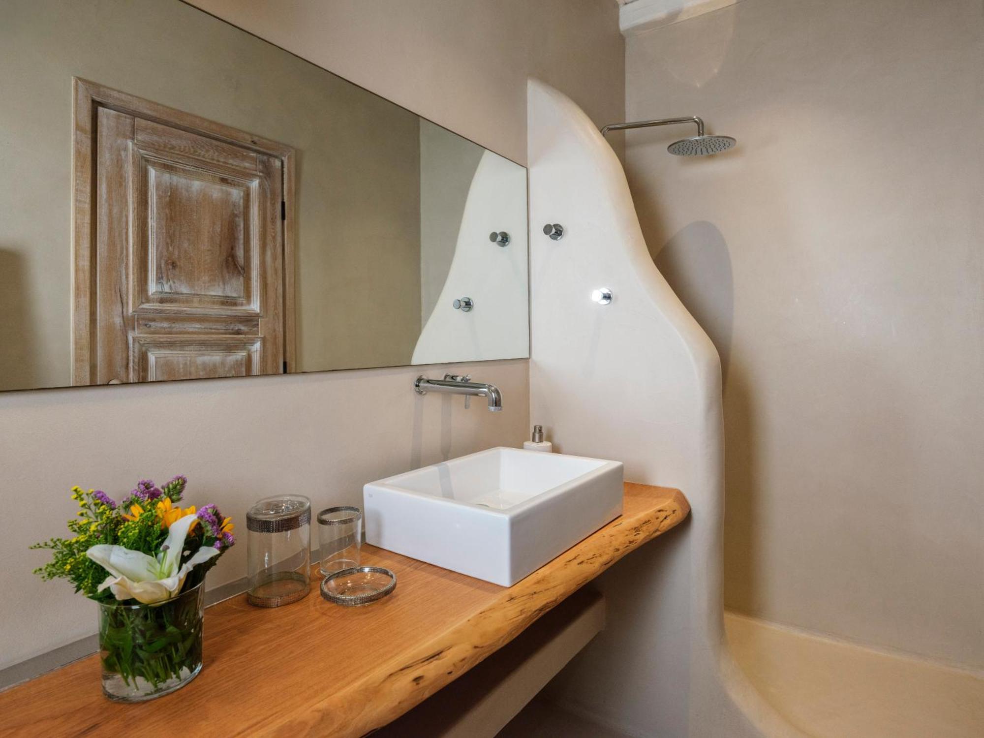 V&V Guest House - Luxury Suites Ornos  Eksteriør billede