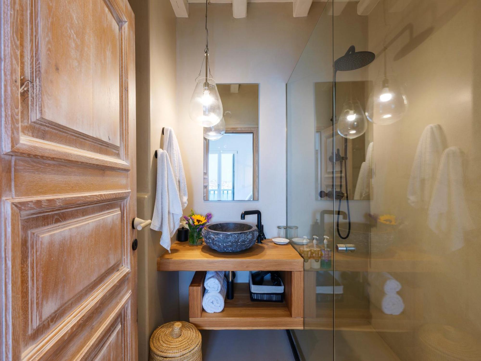 V&V Guest House - Luxury Suites Ornos  Eksteriør billede