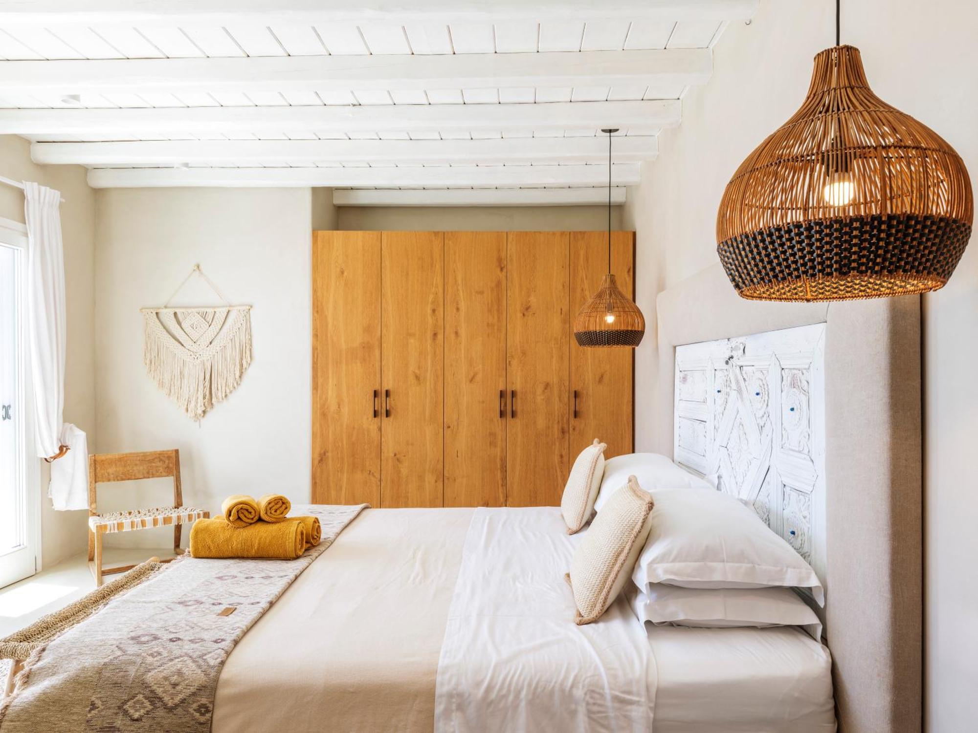 V&V Guest House - Luxury Suites Ornos  Eksteriør billede