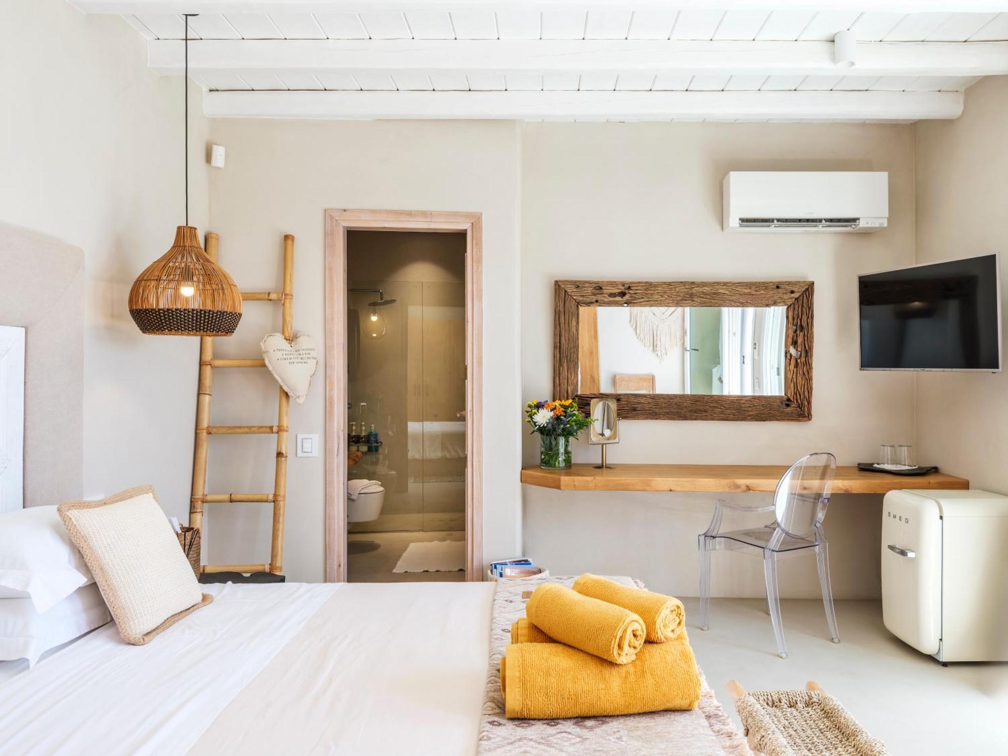 V&V Guest House - Luxury Suites Ornos  Eksteriør billede