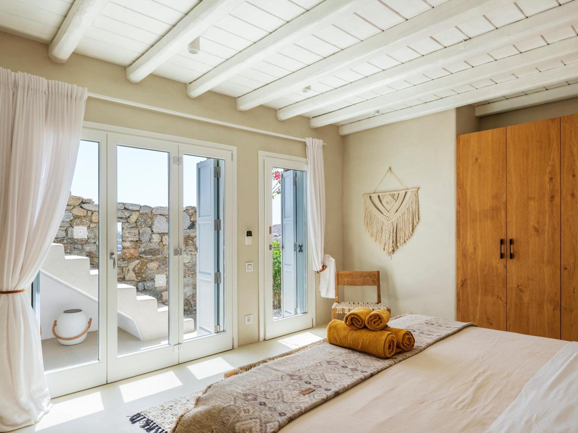 V&V Guest House - Luxury Suites Ornos  Eksteriør billede