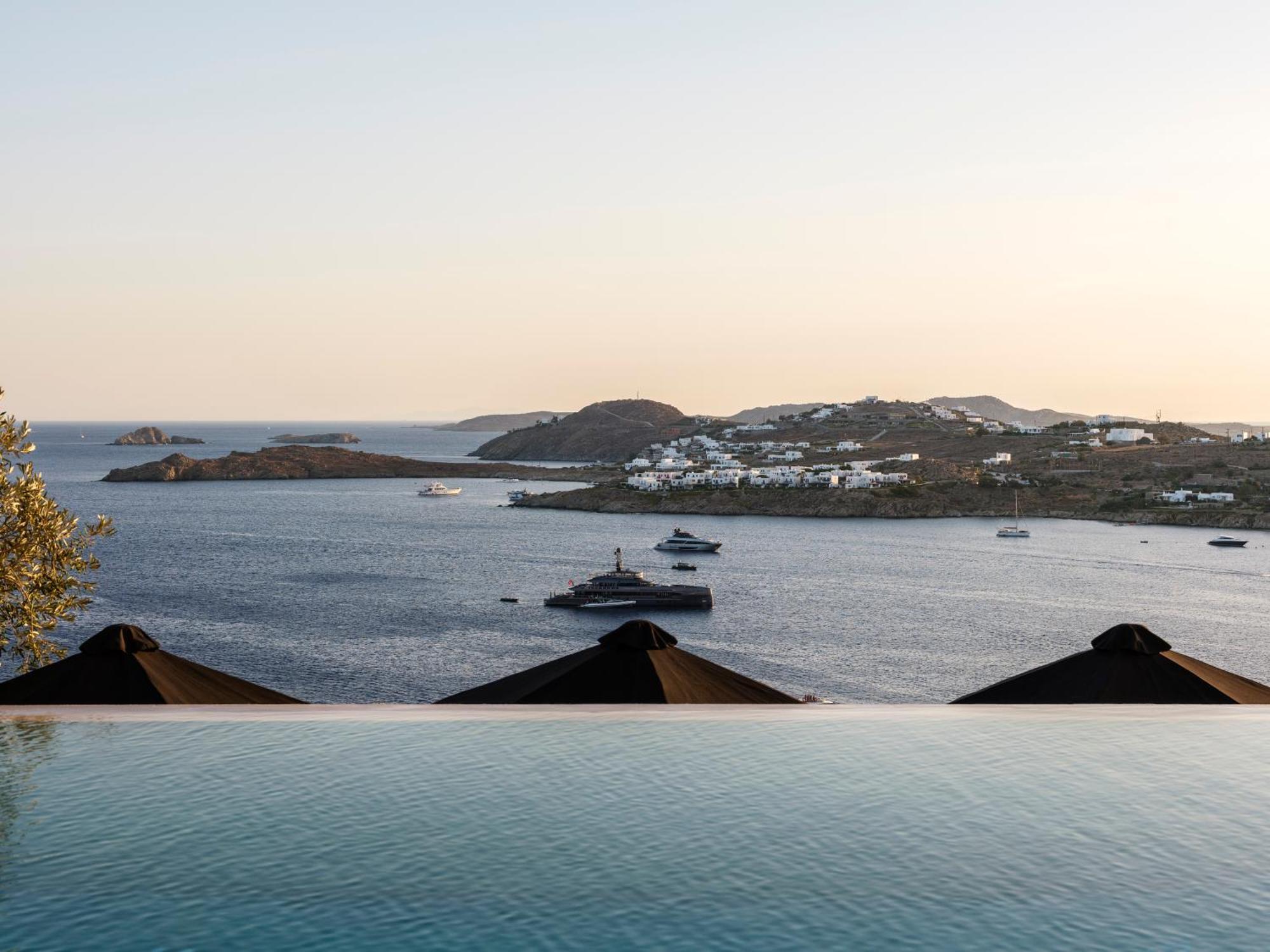 V&V Guest House - Luxury Suites Ornos  Eksteriør billede