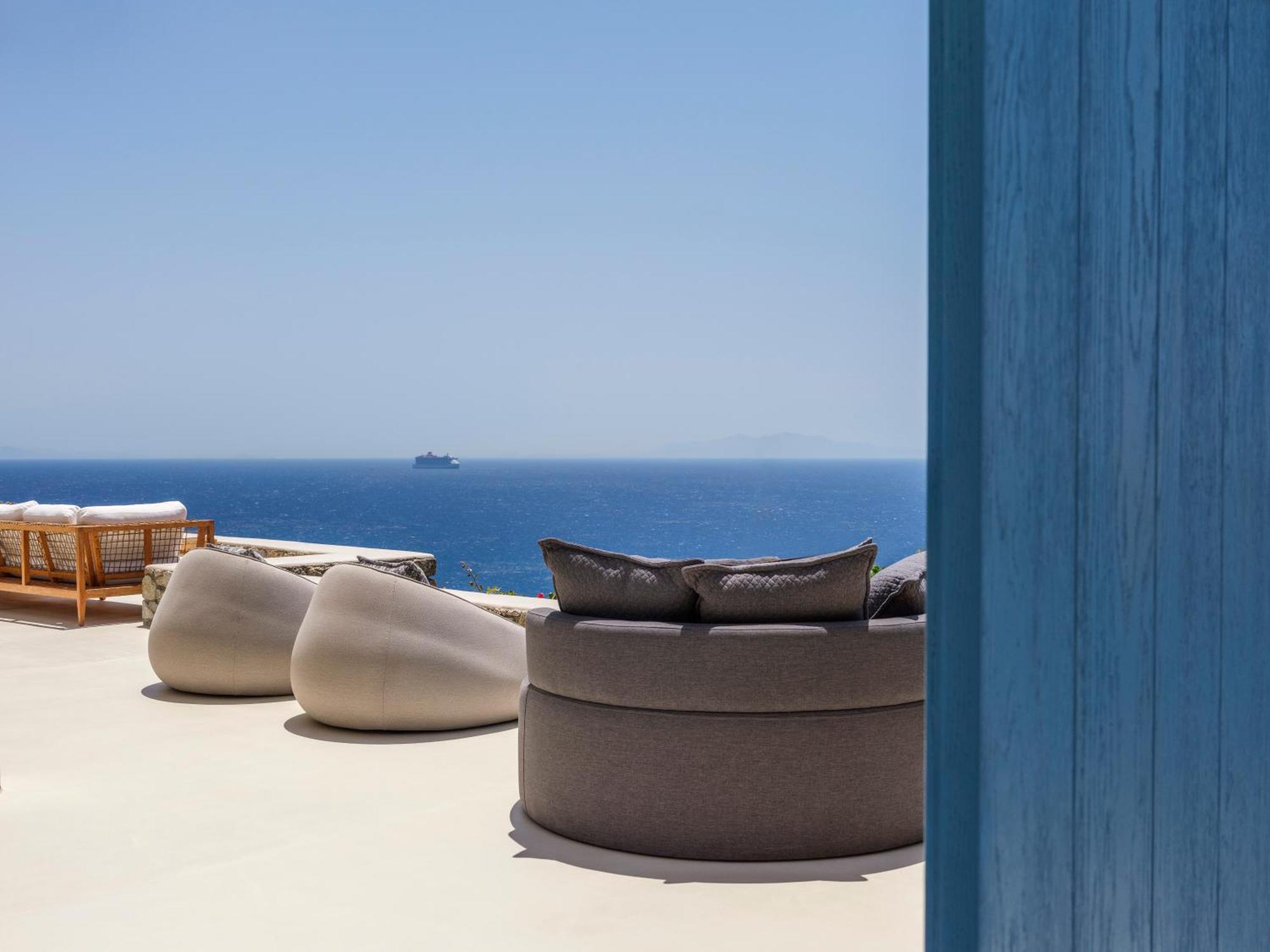 V&V Guest House - Luxury Suites Ornos  Eksteriør billede